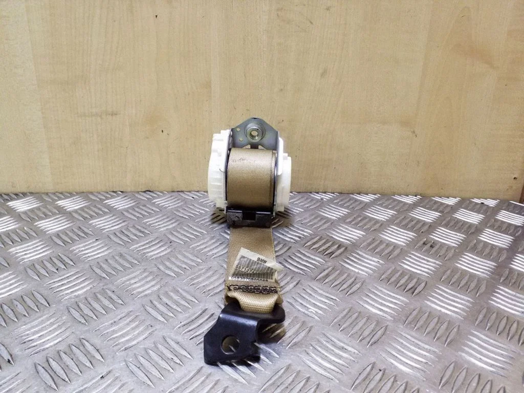 Middle seatbelt (rear) S5712742613M