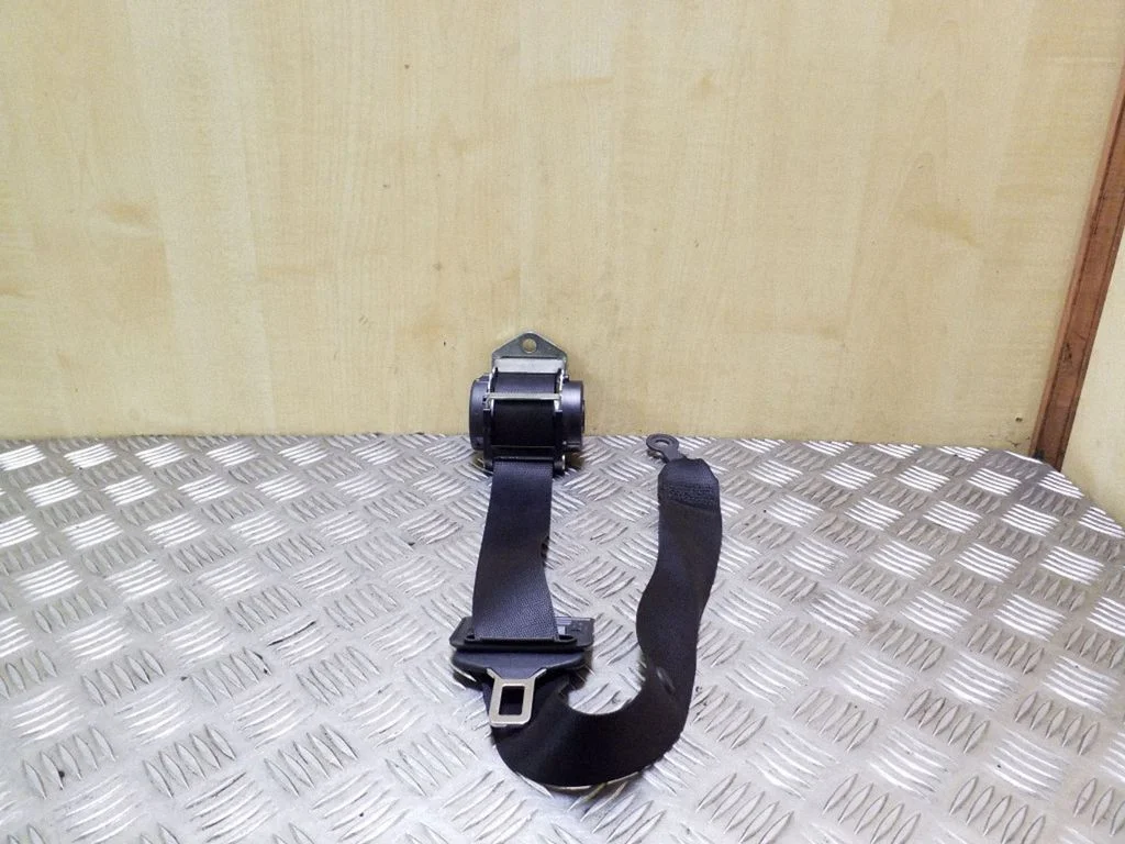 Middle seatbelt (rear) – Mercedes-Benz E-Class W211 (2002-2009)