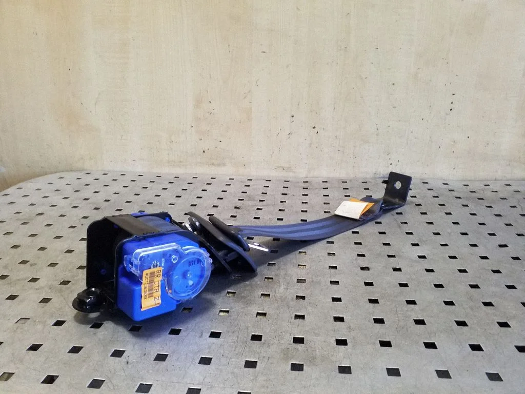Middle seatbelt (rear) 96631437