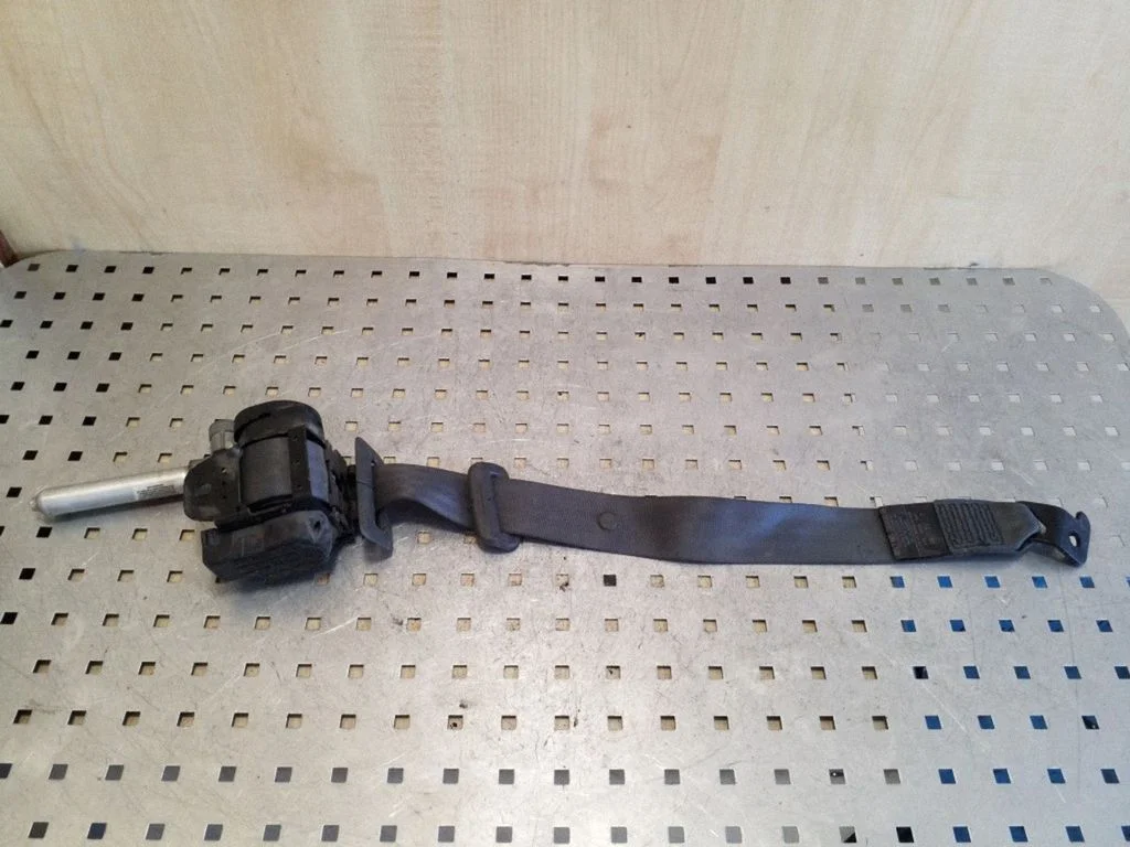 Middle seatbelt (rear) – Volvo S60 (2001-2004)