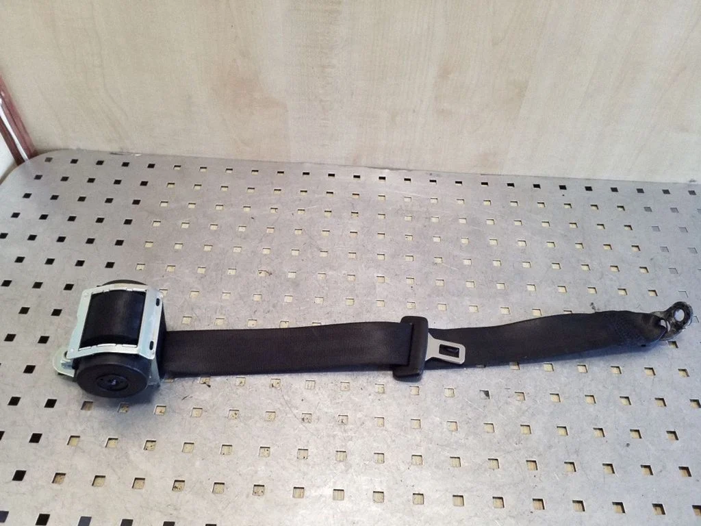 Middle seatbelt (rear) 3D0857807C