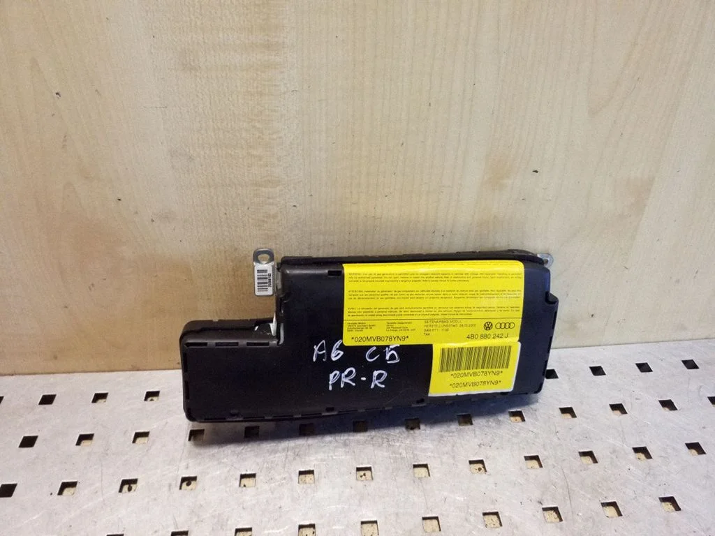 Istme turvapadi 4B0880242J