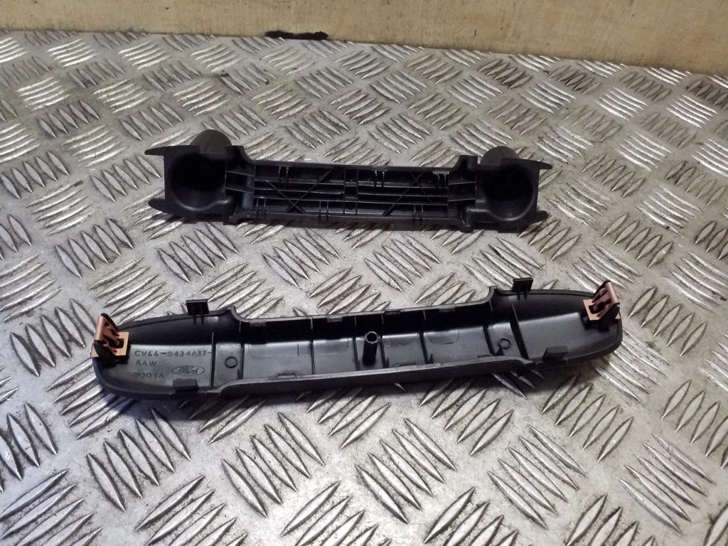 Cita bagāžnieka apdares detaļa – Ford Kuga II (2013-2019)