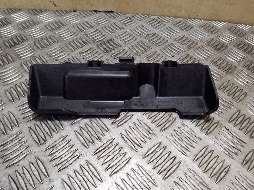 Kita bagažinės apdailos detalė