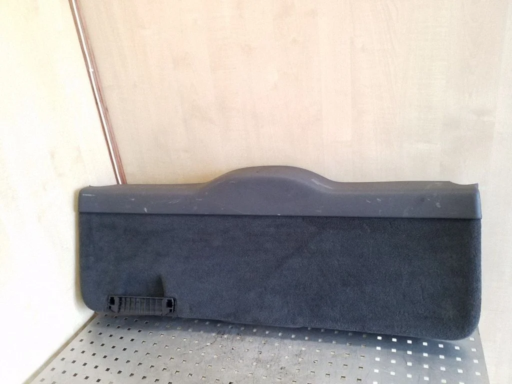 Kita bagažinės apdailos detalė