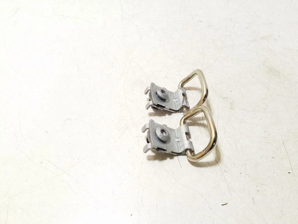 Tie down hook / loop 5H0863503B