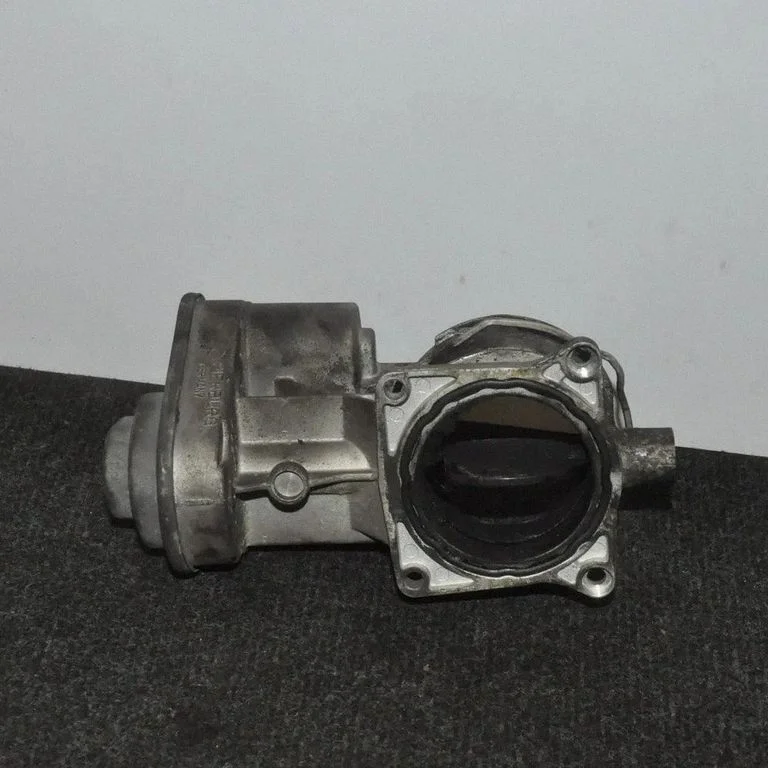 Throttle valve – Volkswagen Touareg I (2002-2010)