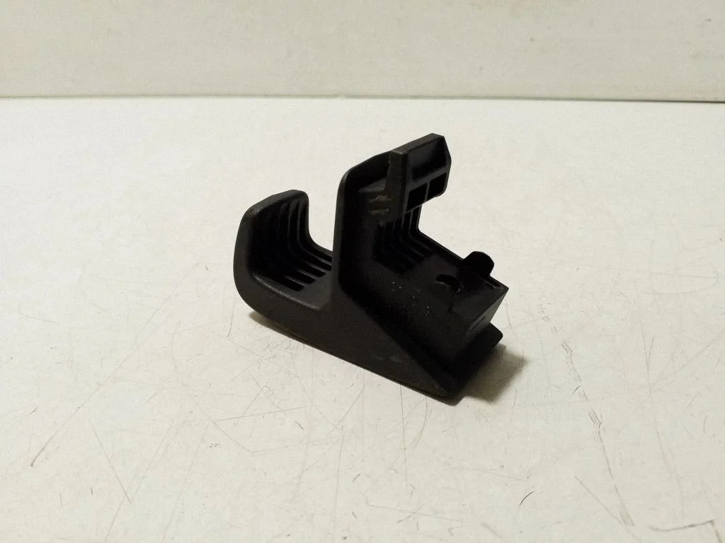 Tie down hook / loop 657867615A
