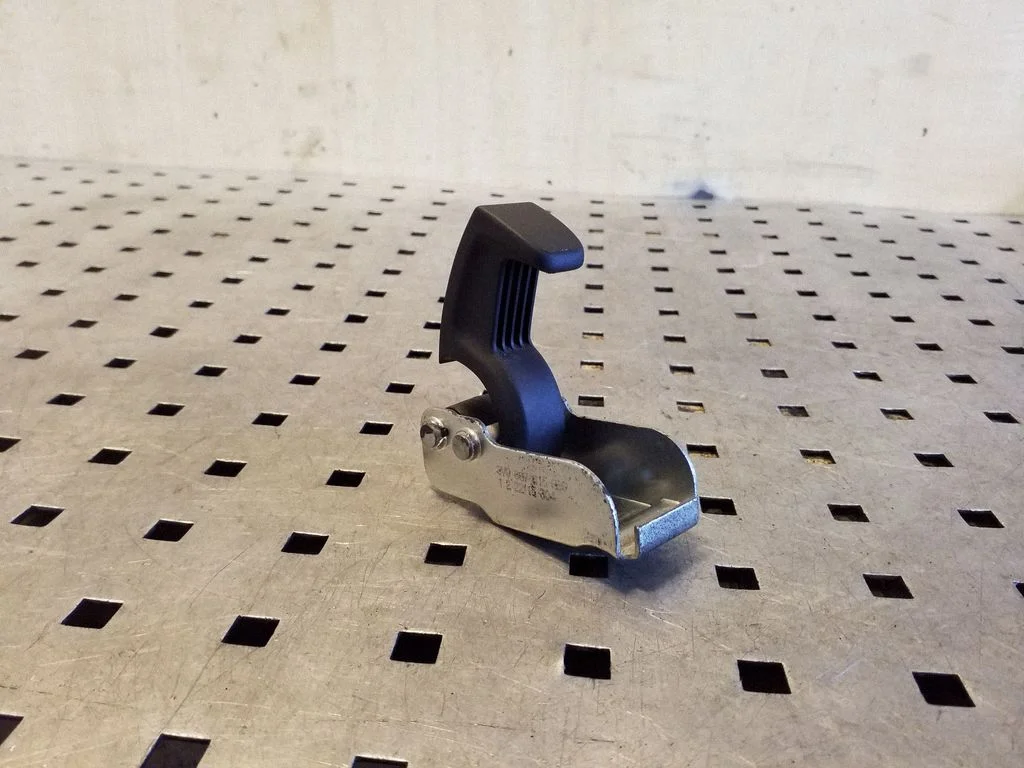 Tie down hook / loop 3V9867615