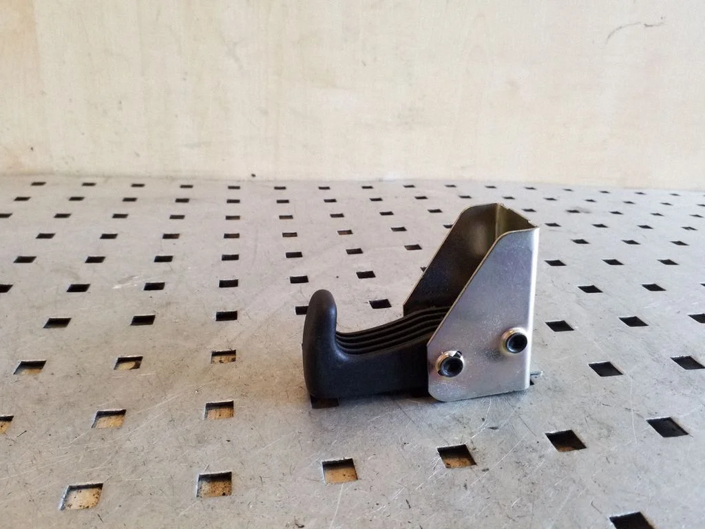 Tie down hook / loop – Skoda Octavia Mk2 (1Z) (2004-2013)