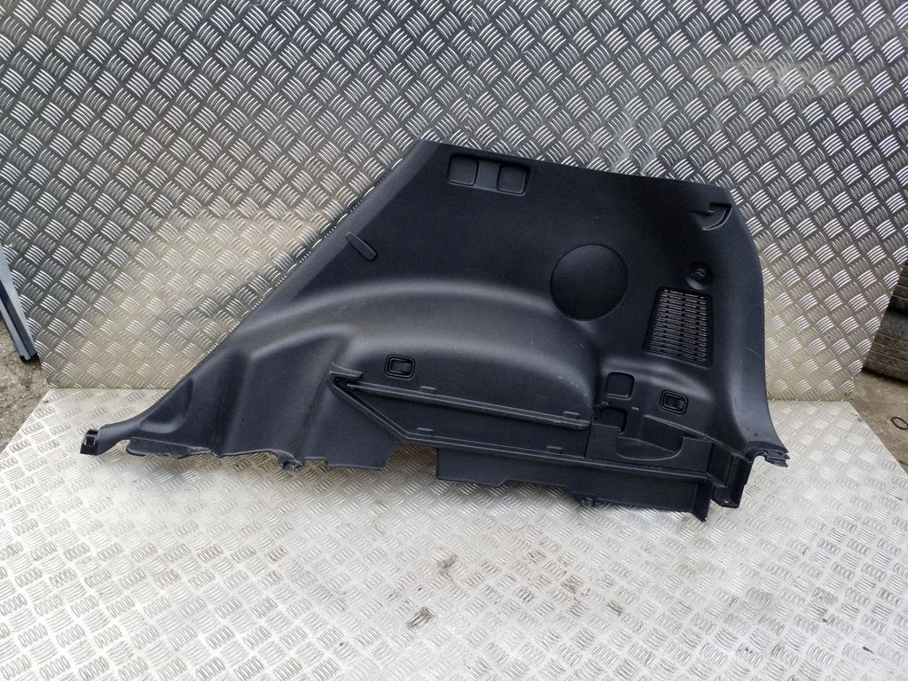 Boczny panel tapicerki bagażnika 85741F1000
