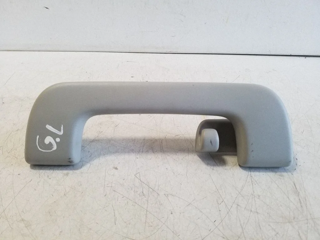Rokturis aizmugurējais 8R0857607J