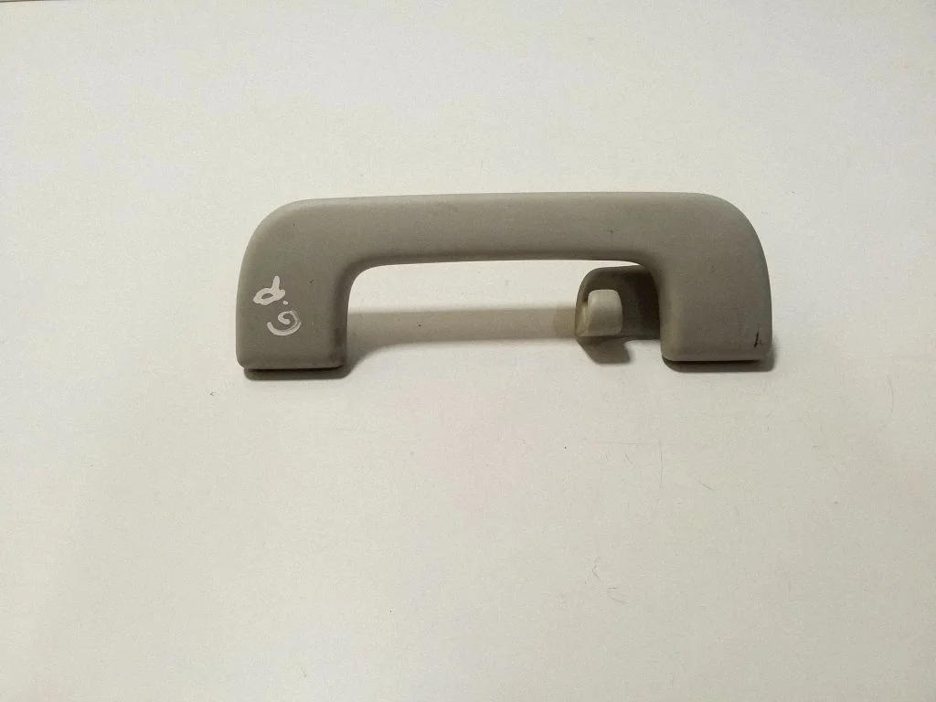 Rokturis aizmugurējais 8R0857607H