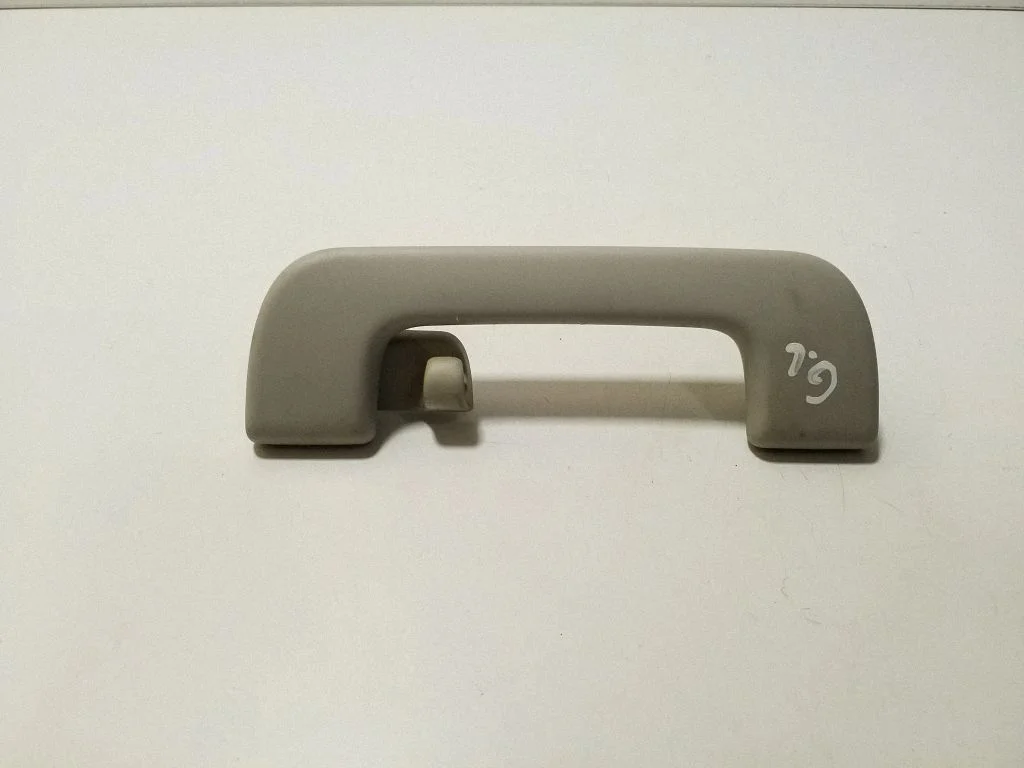 Rokturis aizmugurējais 8R0857608D
