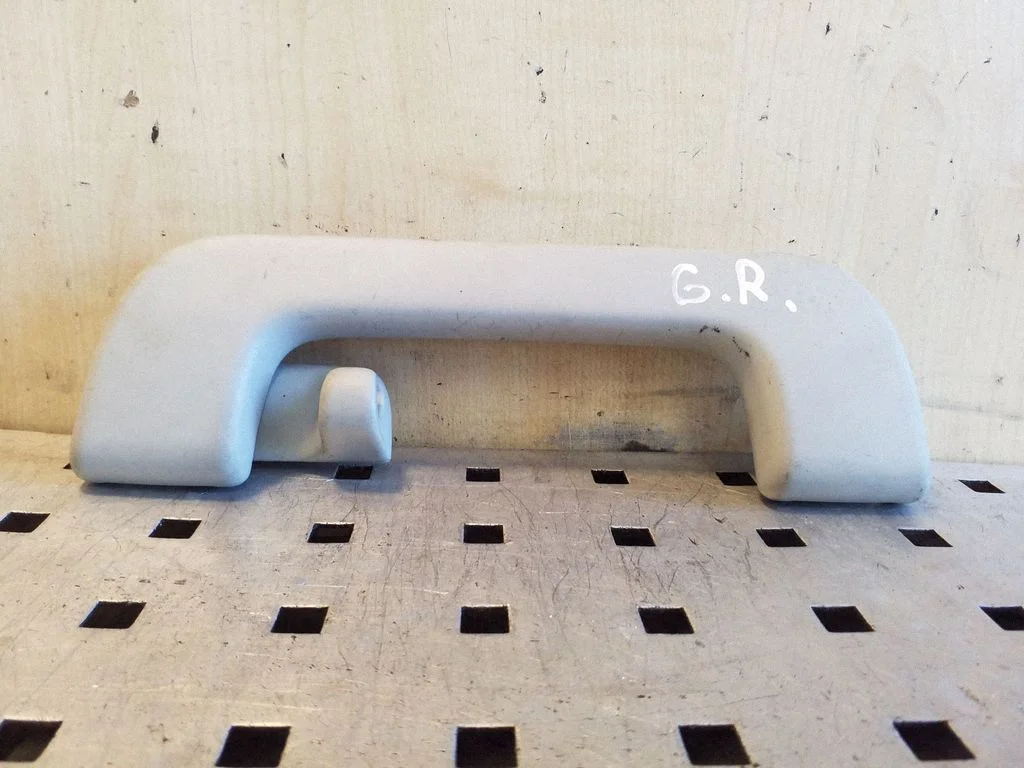 Rokturis aizmugurējais 8R0857608D