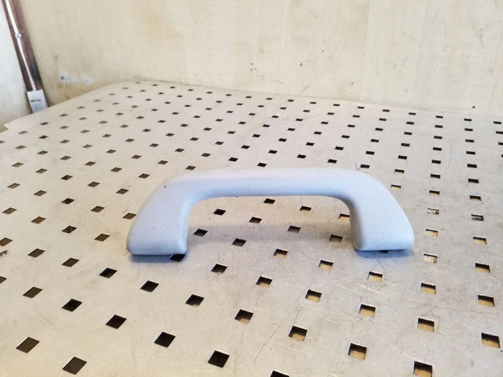 Rear interior roof grab handle – rear right