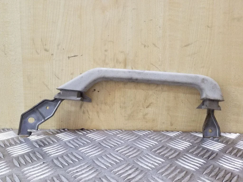 Rear interior roof grab handle 7612A017