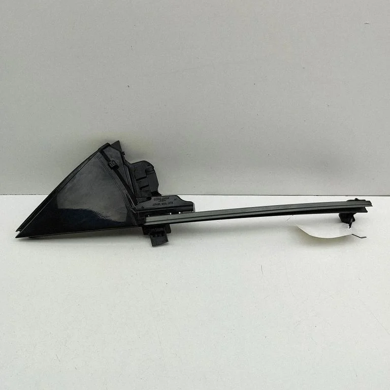 Rear vent window glass – Lexus RX 450H (2016-)
