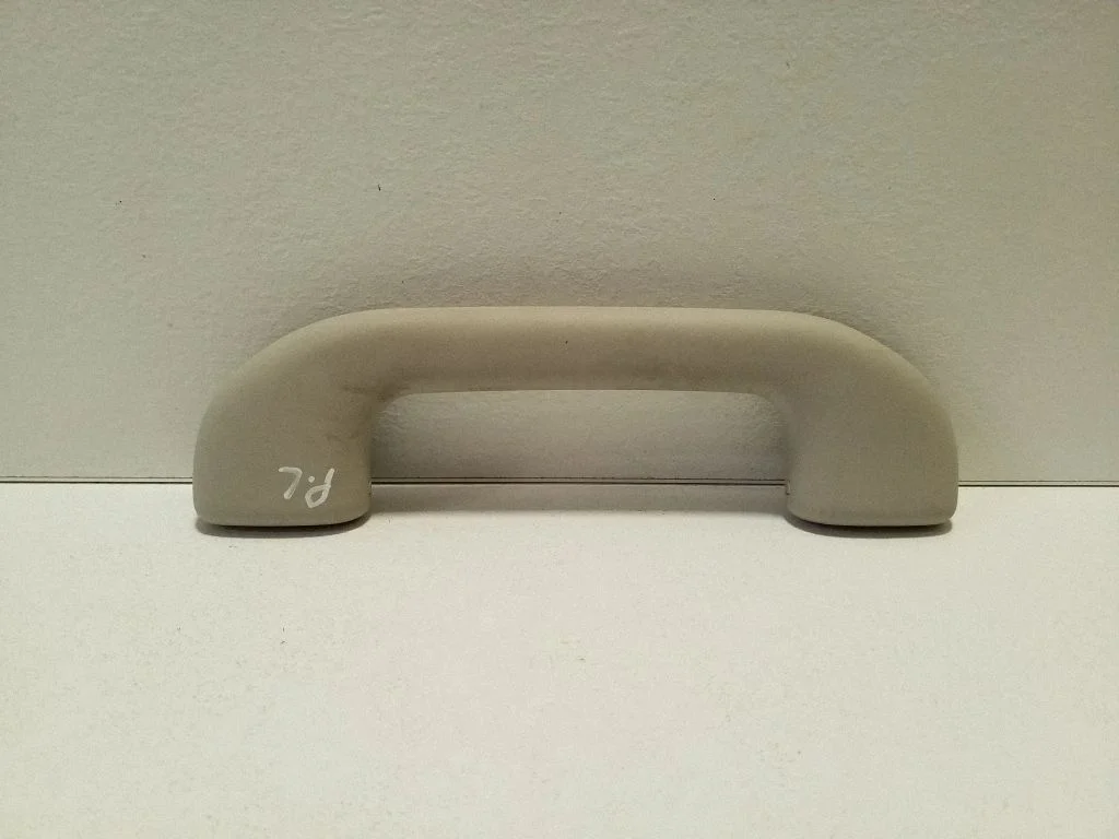 Eesmine lae käepide 1VW49TRMAA