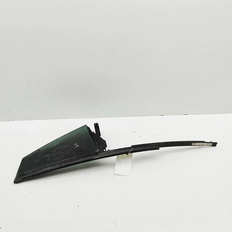 Rear vent window glass 43R00128