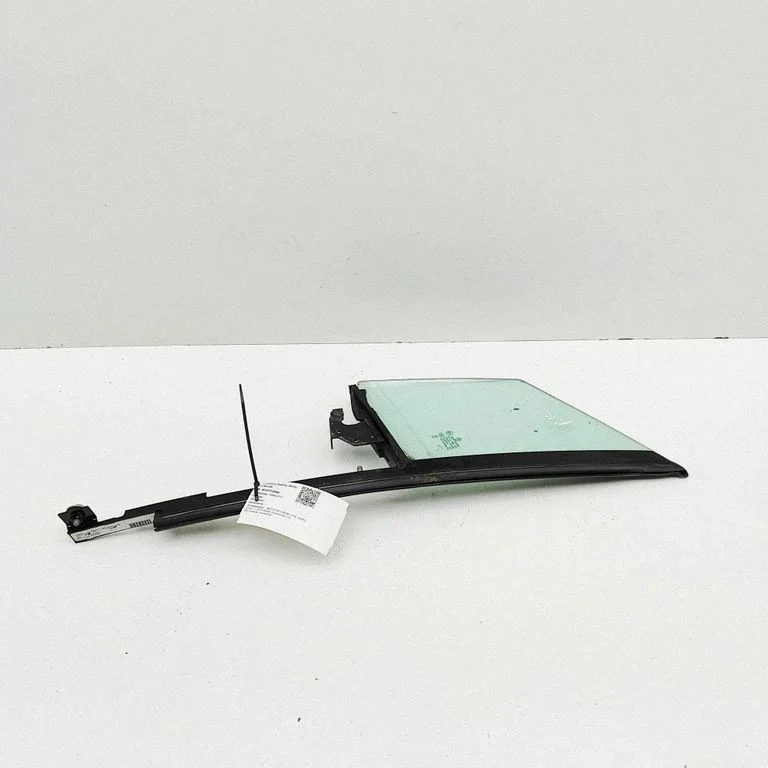 Front door vent window glass four-door 43R00050