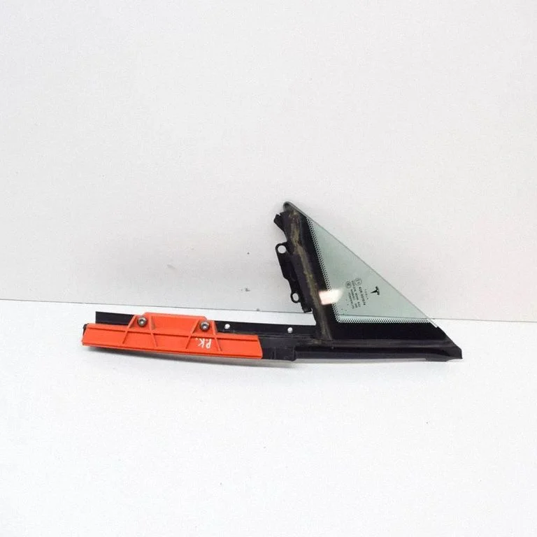 Front door vent window glass four-door 43R001074