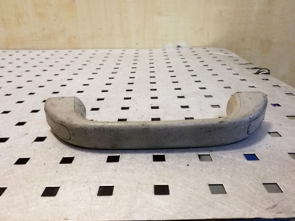 Front interior roof grab handle – Opel Frontera B (1998-2004)