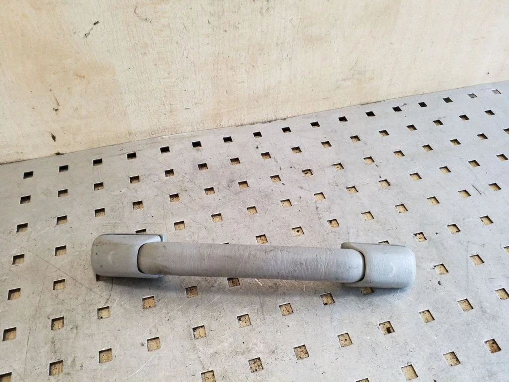 Front interior roof grab handle – Toyota Avensis T250 (2003-2006)