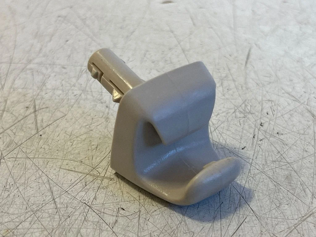 Sun visor clip/hook/bracket – right