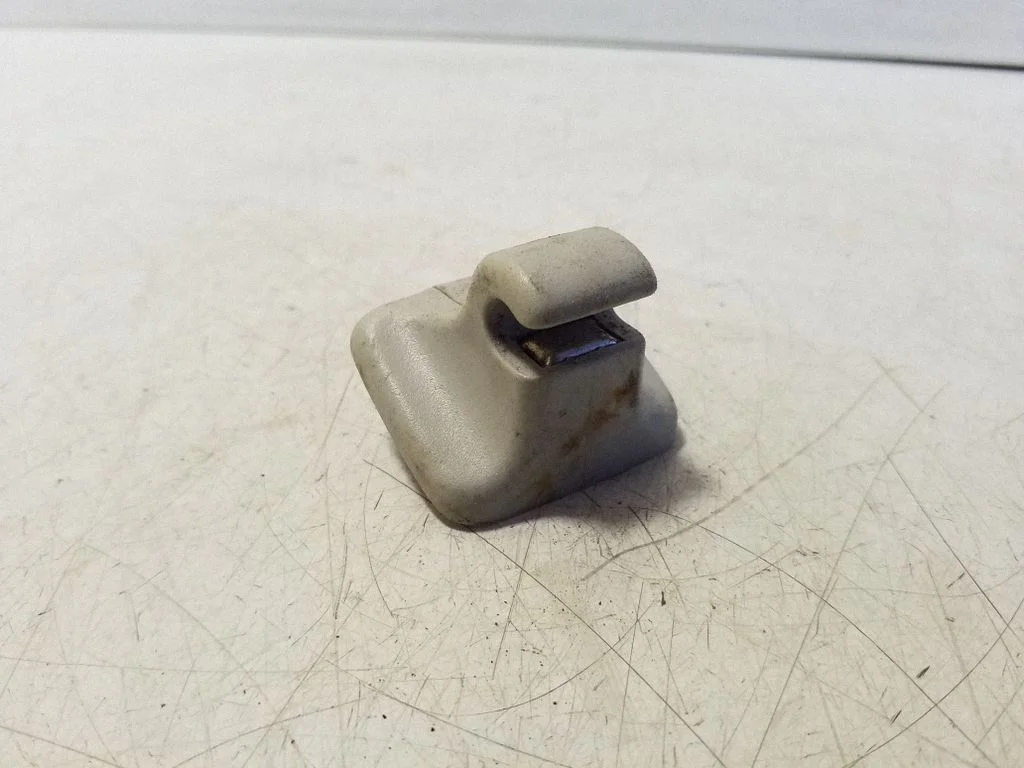 Sun visor clip/hook/bracket 1K0857561B