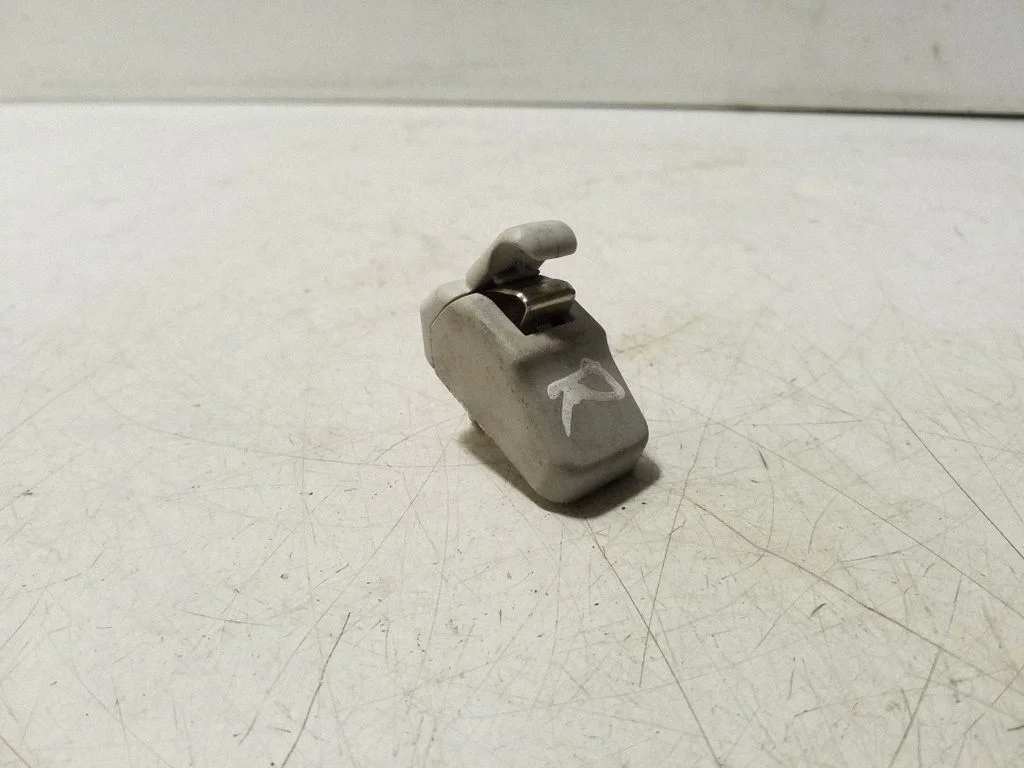Päikesesirmi kinnitusklamber C385