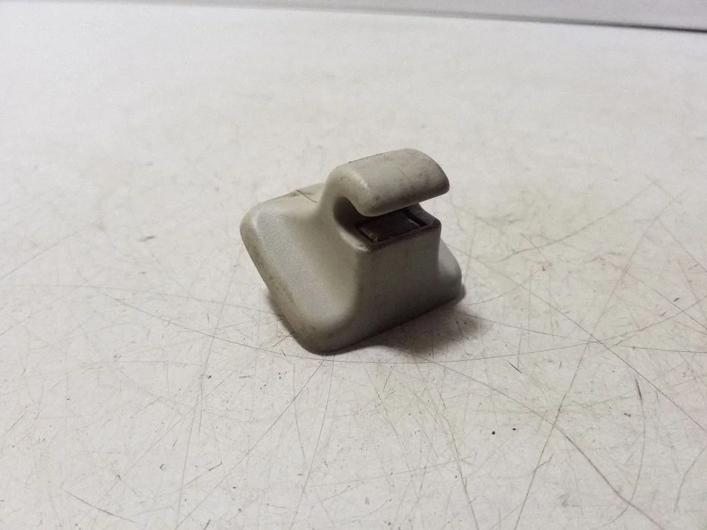 Sun visor clip/hook/bracket 1K0857561B