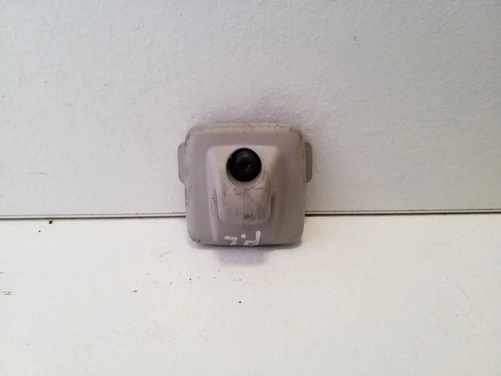 Sun visor clip/hook/bracket – left
