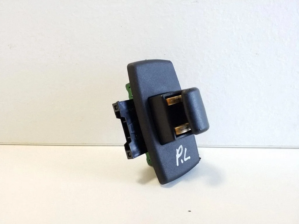 Päikesesirmi kinnitusklamber A0998210011