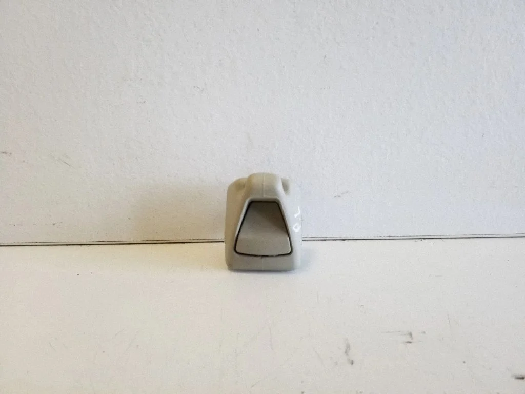 Sun visor clip/hook/bracket – left
