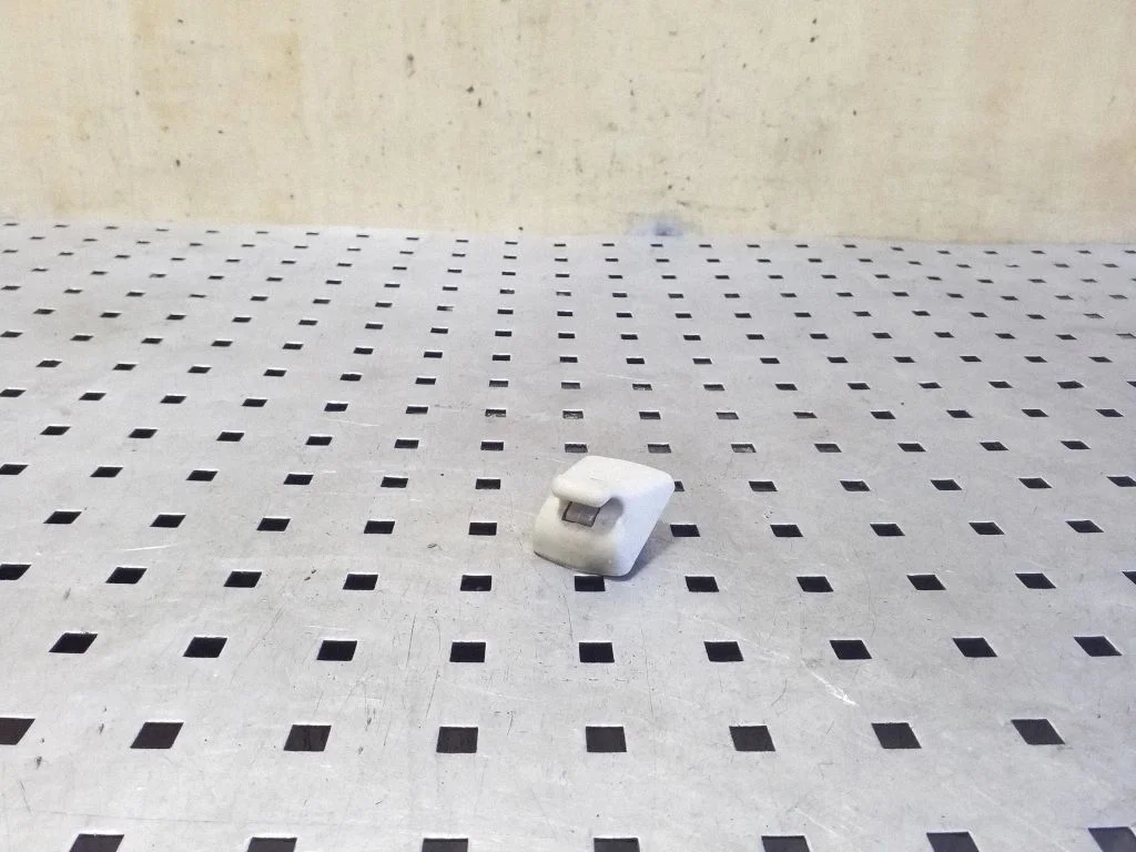 Sun visor clip/hook/bracket