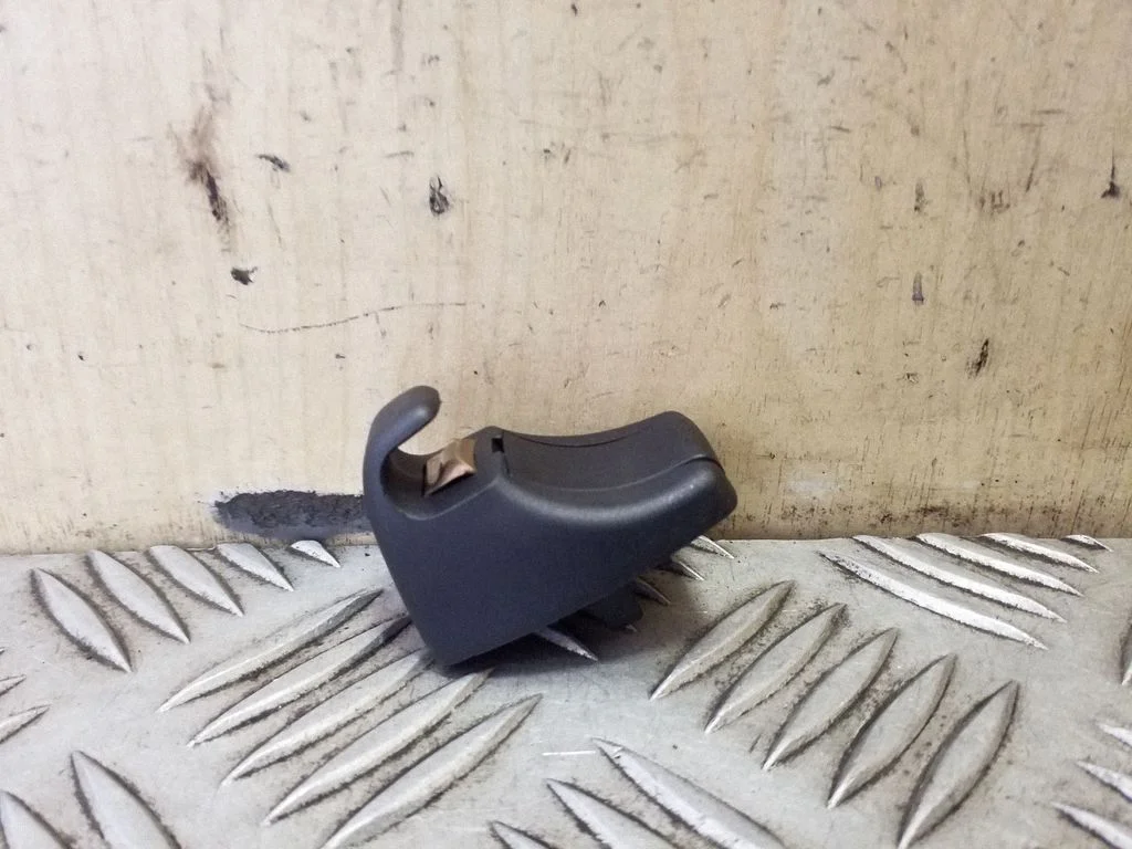 Sun visor clip/hook/bracket