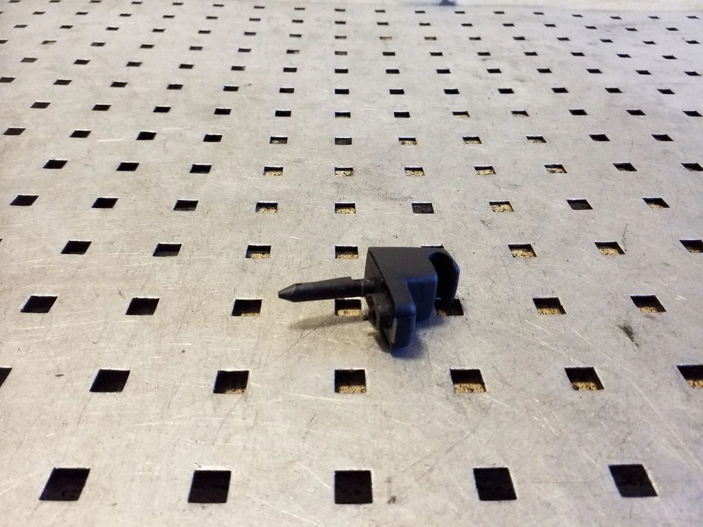 Sun visor clip/hook/bracket – left