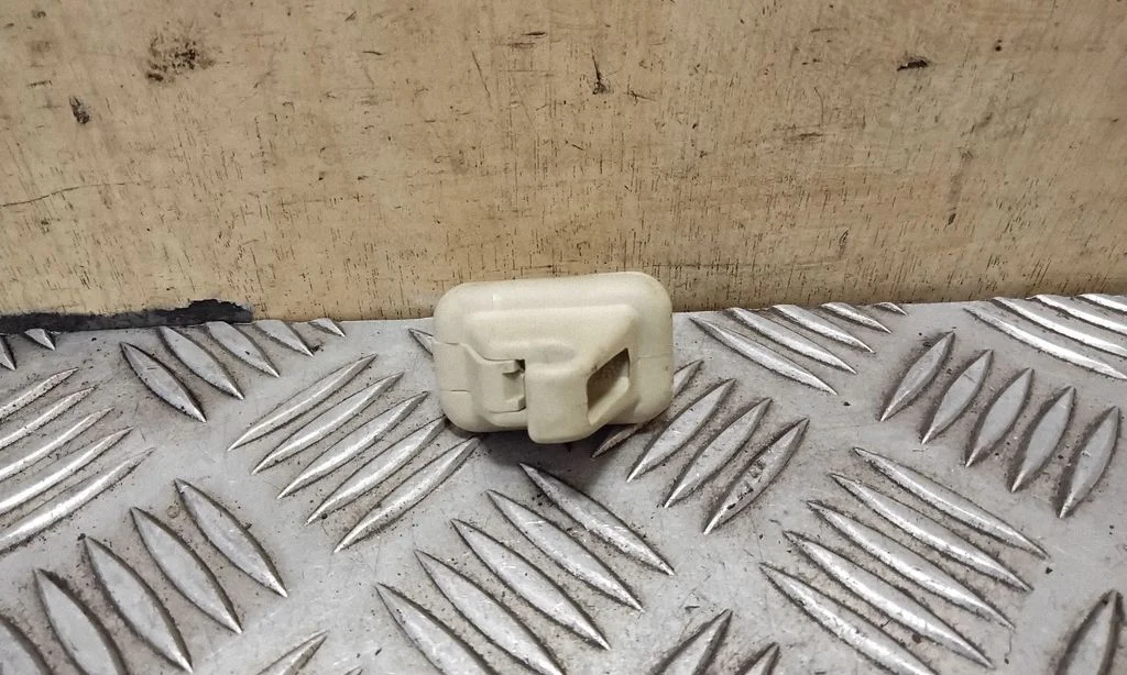 Sun visor clip/hook/bracket
