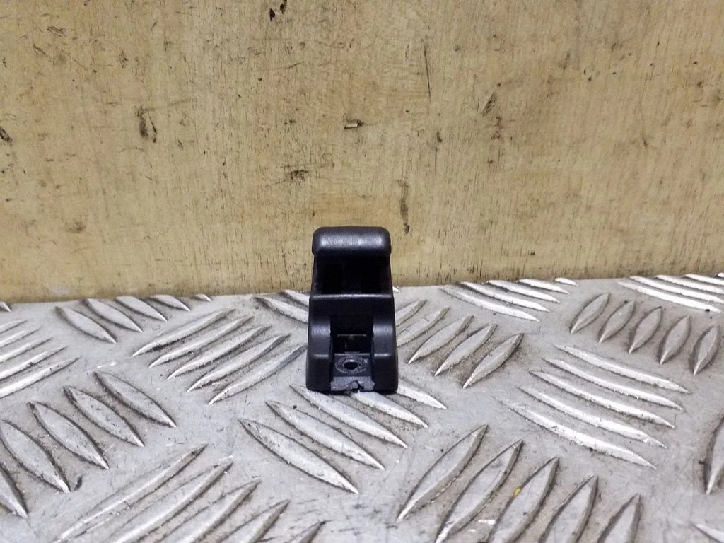 Päikesesirmi kinnitusklamber – BMW X5 E70 (2006-2013)