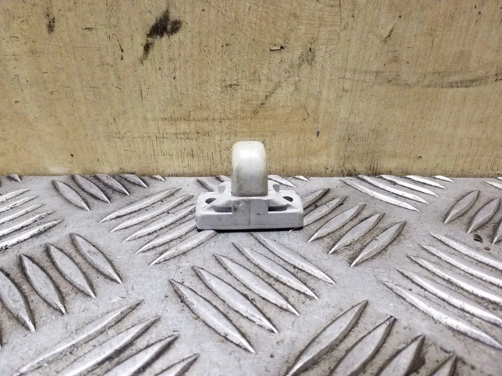 Sun visor clip/hook/bracket 3B0857561B