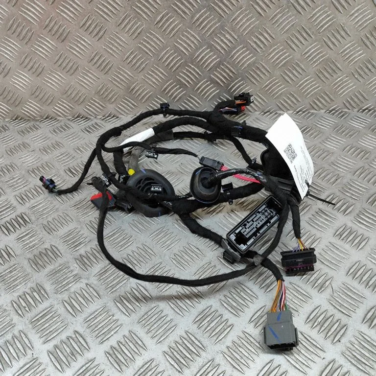 Esiukse juhtmestik 32343870