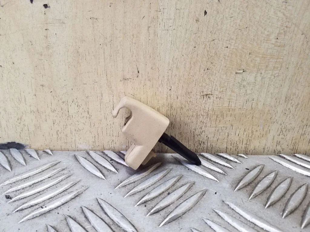Sun visor clip/hook/bracket