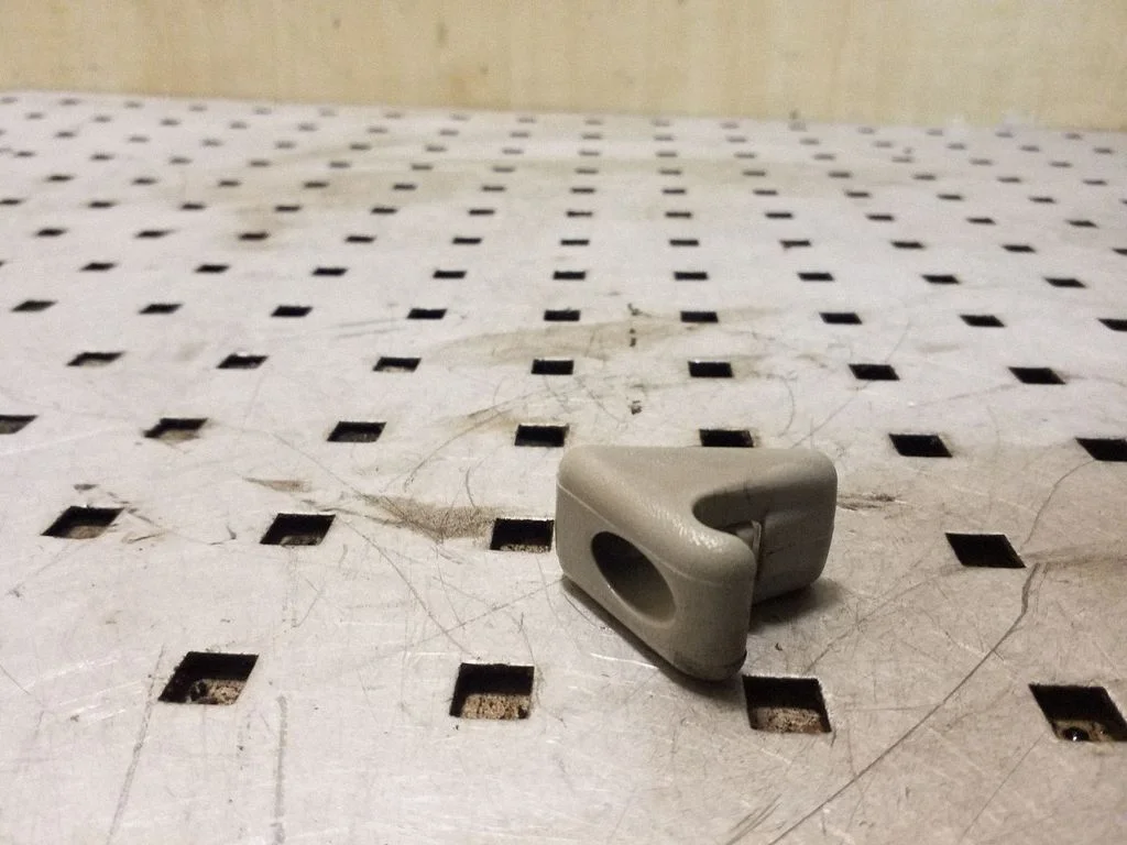 Sun visor clip/hook/bracket – Toyota Yaris Verso (1999-2005)