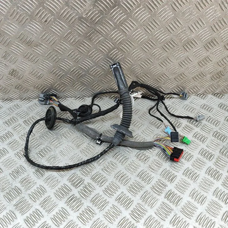 Priekšējo durvju vadu instalācija 32218833
