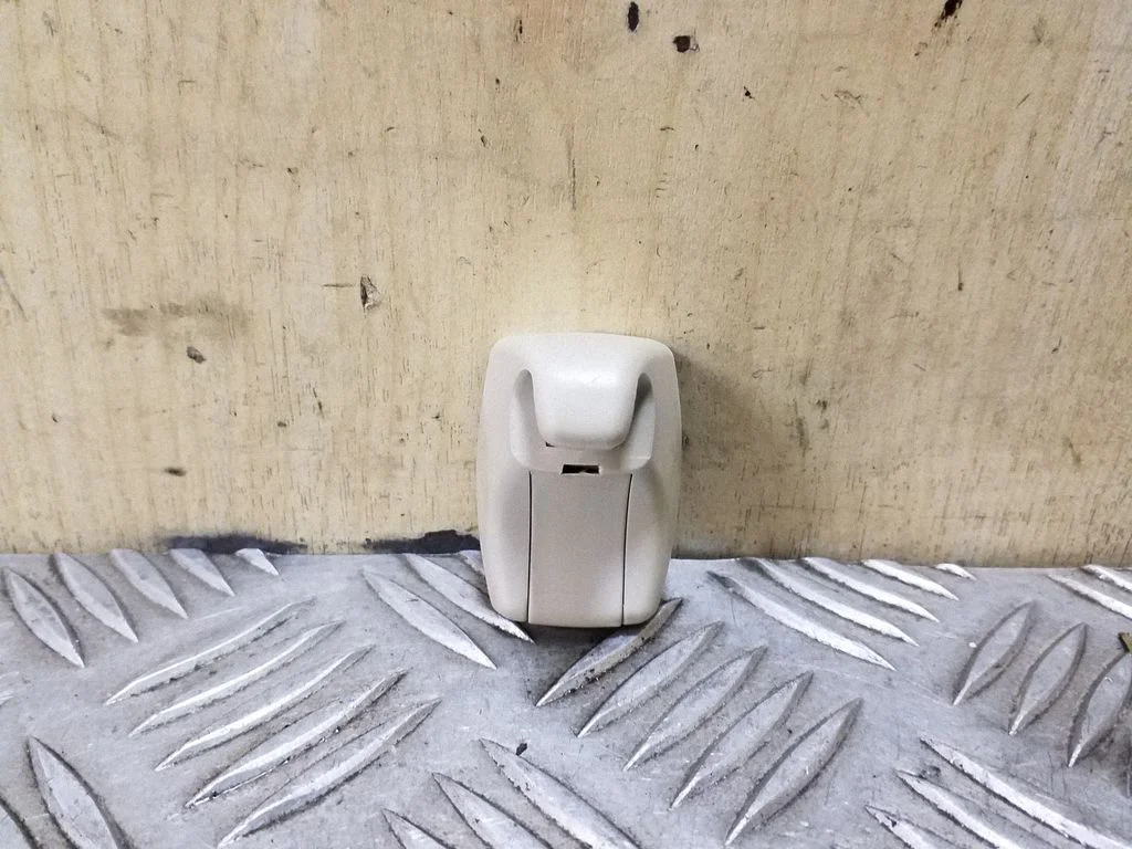 Päikesesirmi kinnitusklamber
