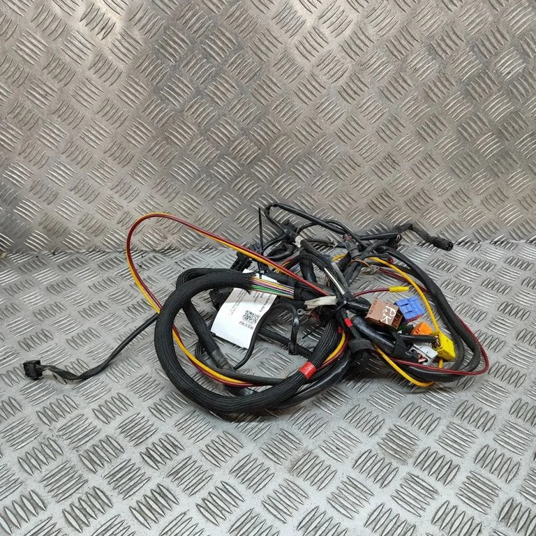 Priekšējo durvju vadu instalācija A1404403536