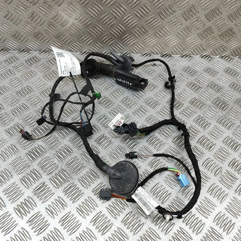 Priekšējo durvju vadu instalācija 4M0971030