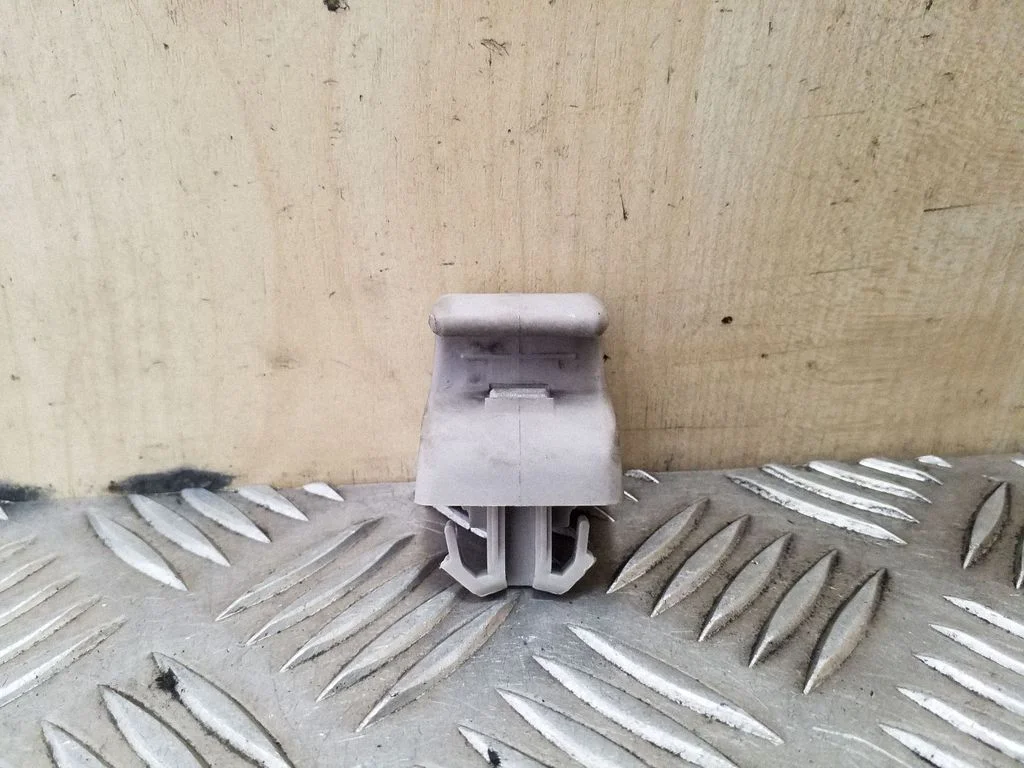 Sun visor clip/hook/bracket