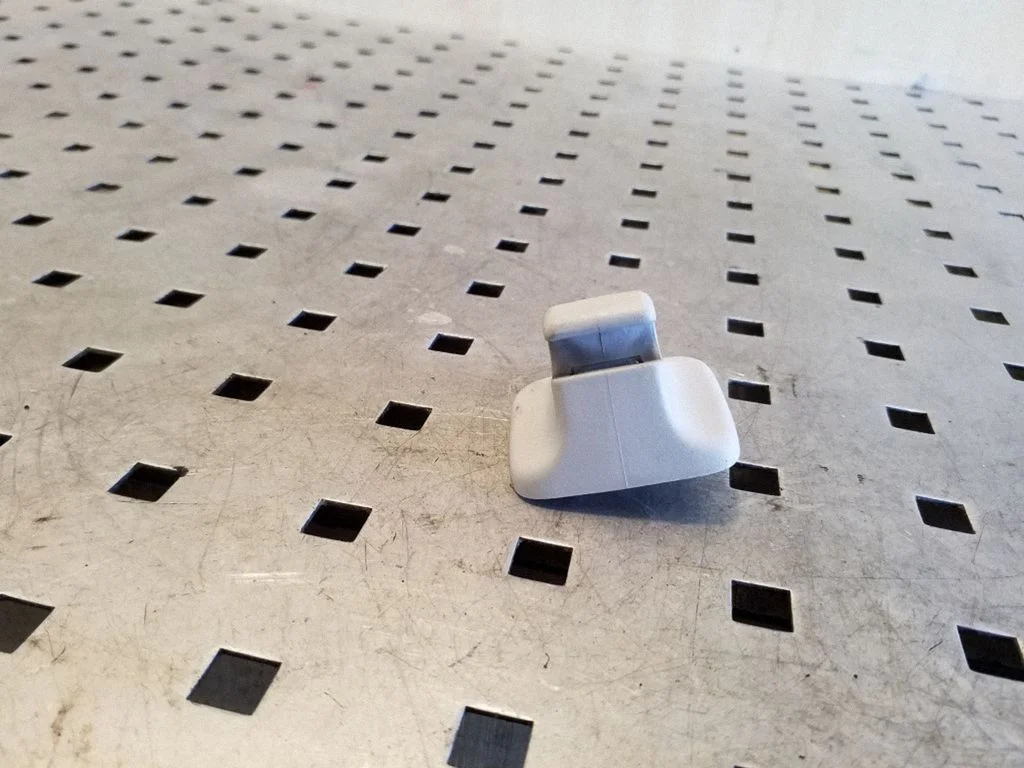 Sun visor clip/hook/bracket 1K0857561B